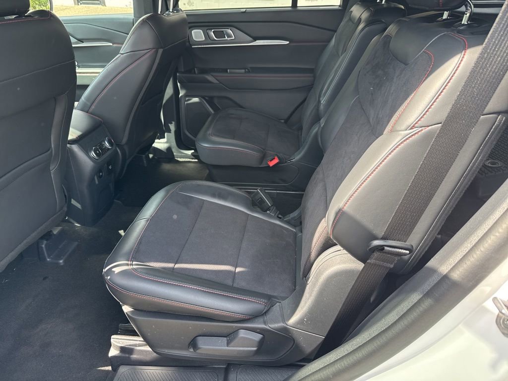 Used 2025 Ford Explorer ST AWD/4WD image 16