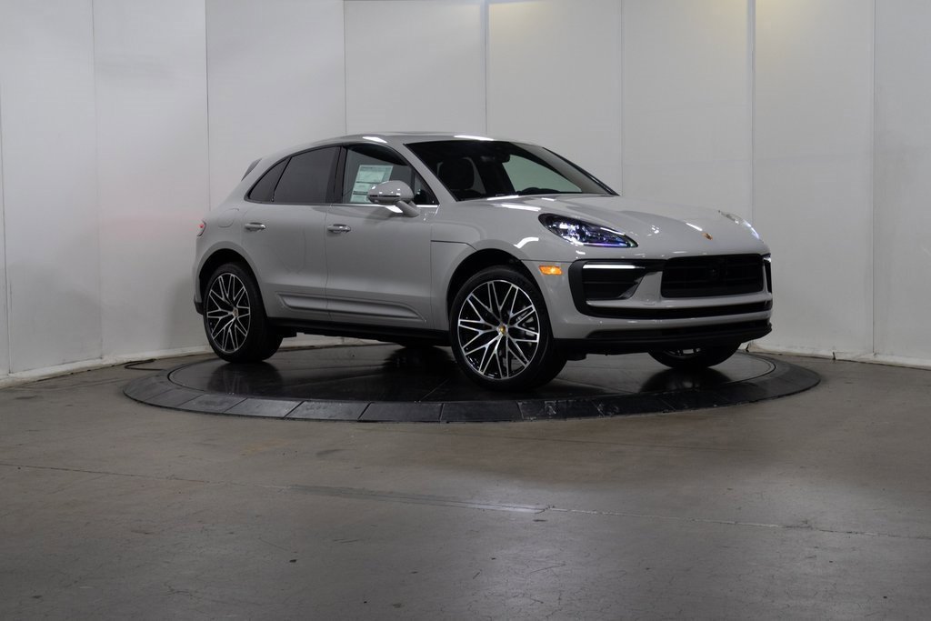 Used 2025 Porsche Macan image 9