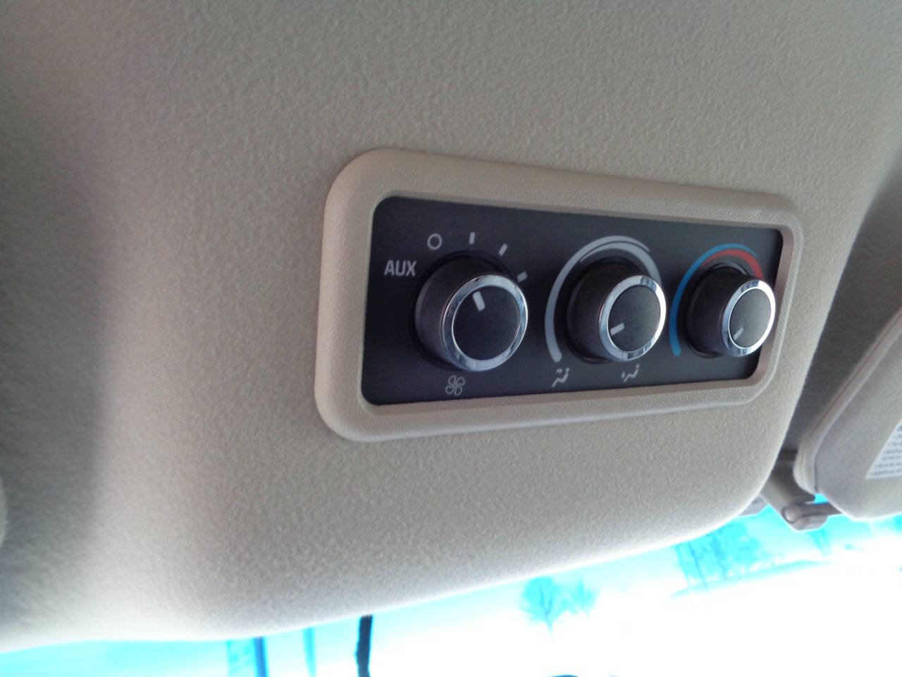 Used 2018 GMC Savana 3500 LT w/ LT Preferred Equipment Group RWD image 18
