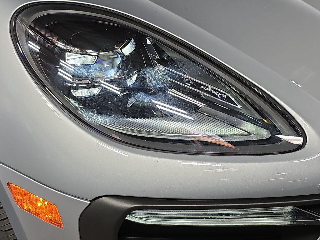 Certified 2026 Porsche Macan AWD/4WD image 12