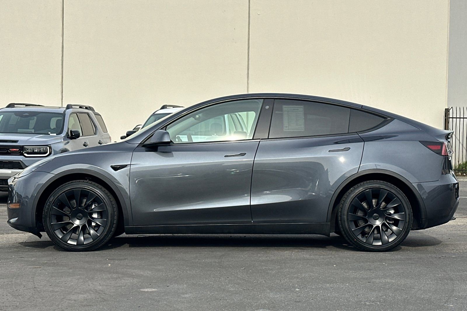 Used 2022 Tesla Model Y Long Range image 6