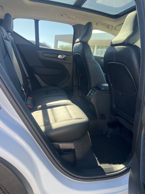 New 2025 Volvo XC40 B5 Core w/ Climate Package image 28