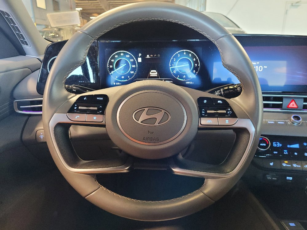 Used 2025 Hyundai Elantra SEL FWD image 22