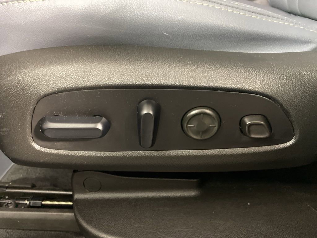 Used 2021 Buick Enclave Premium w/ Sun and Sites Package image 24