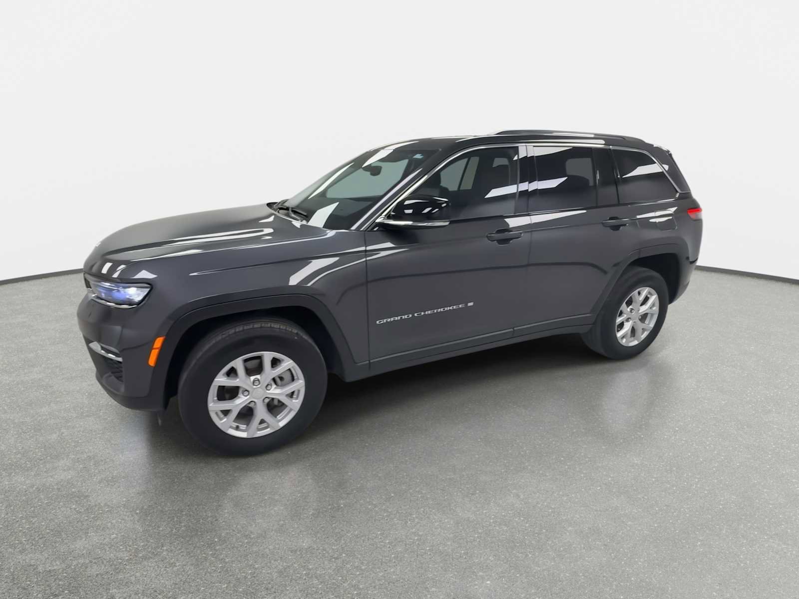Used 2023 Jeep Grand Cherokee Limited image 5