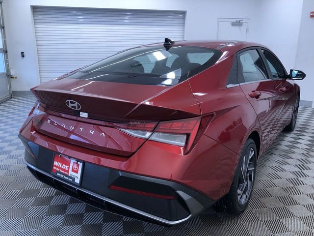 Used 2025 Hyundai Elantra SEL image 32