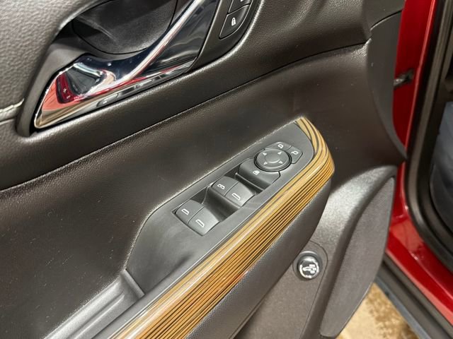 Used 2023 GMC Acadia SLE w/ Driver Convenience Package image 15