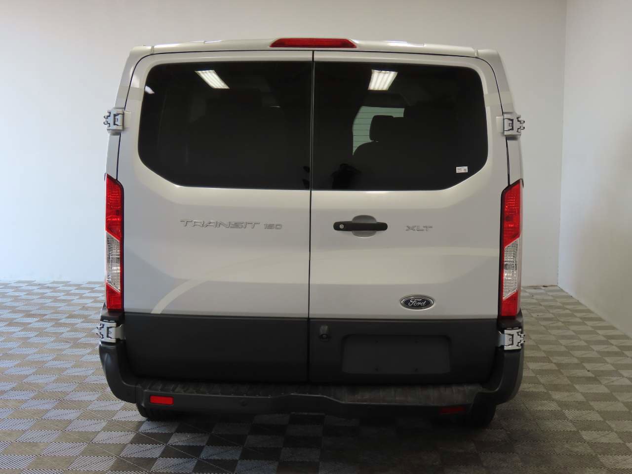 Used 2018 Ford Transit 150 XLT RWD image 4