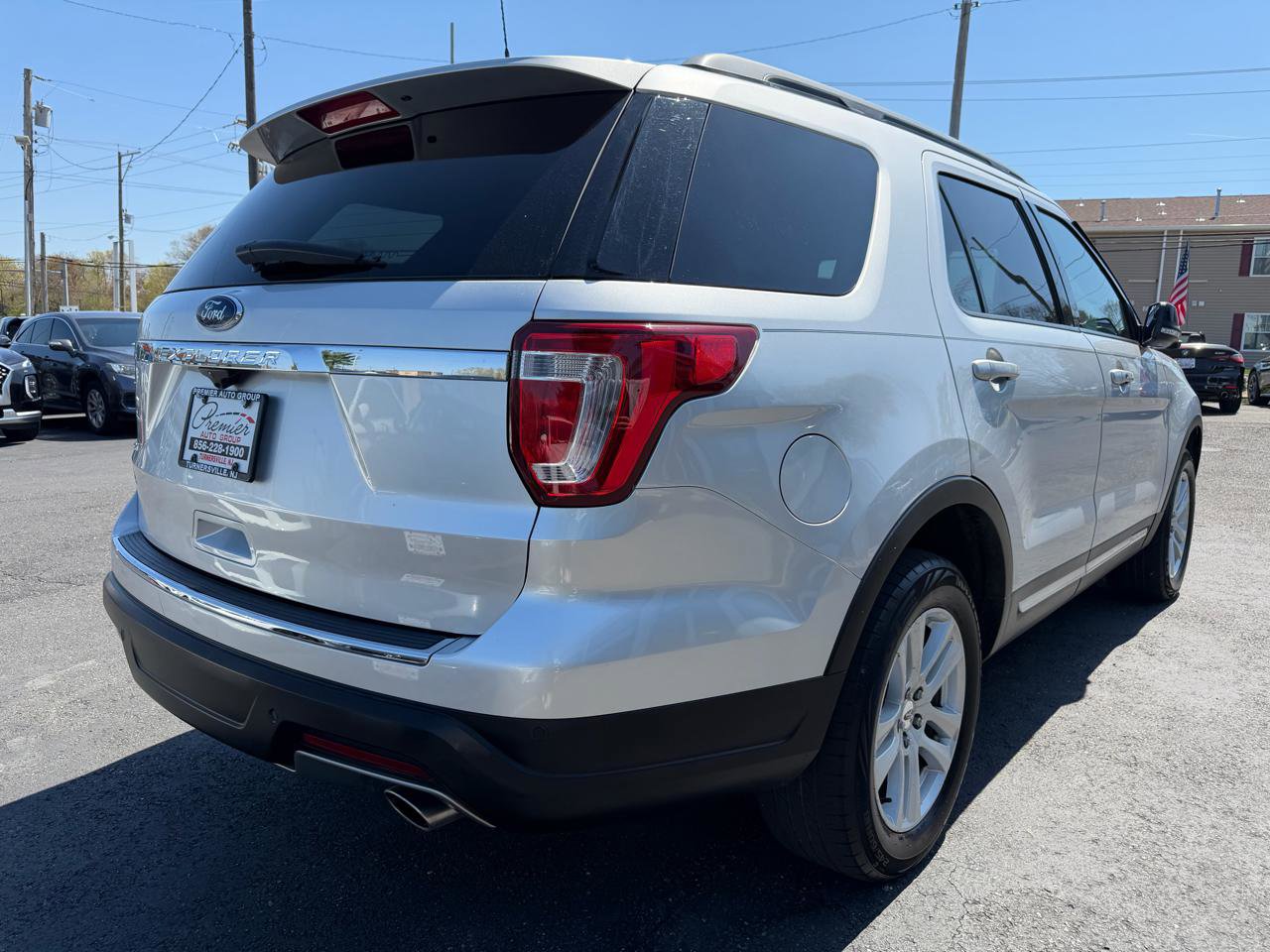 Used 2018 Ford Explorer XLT w/ Equipment Group 202A image 5