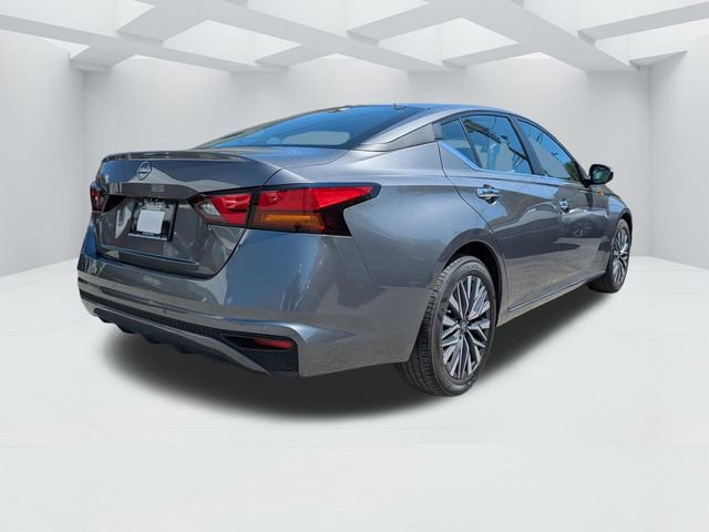 Used 2025 Nissan Altima 2.5 SV FWD image 3