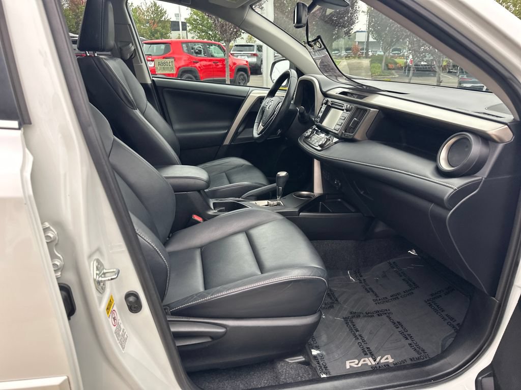 Used 2015 Toyota RAV4 Limited w/ Technology Package AWD/4WD image 17
