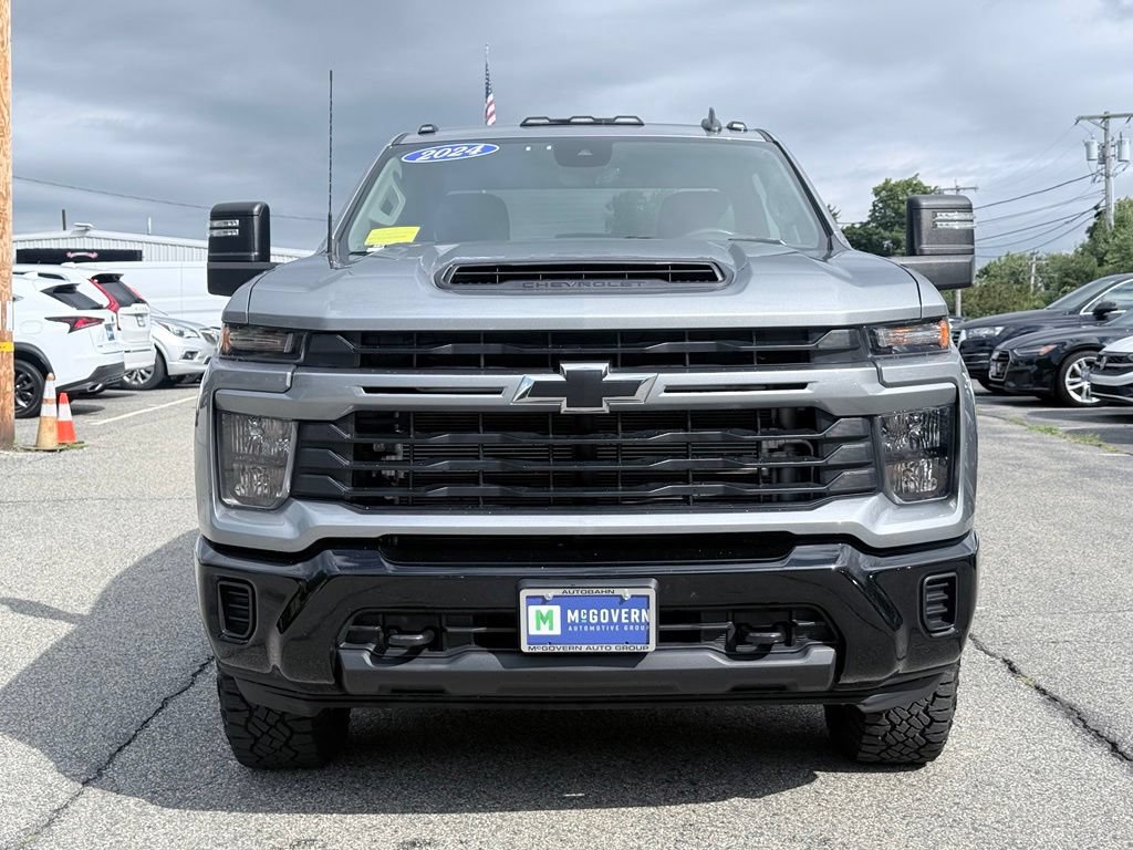 Used 2024 Chevrolet Silverado 2500 Custom w/ Custom Value Package AWD/4WD image 9
