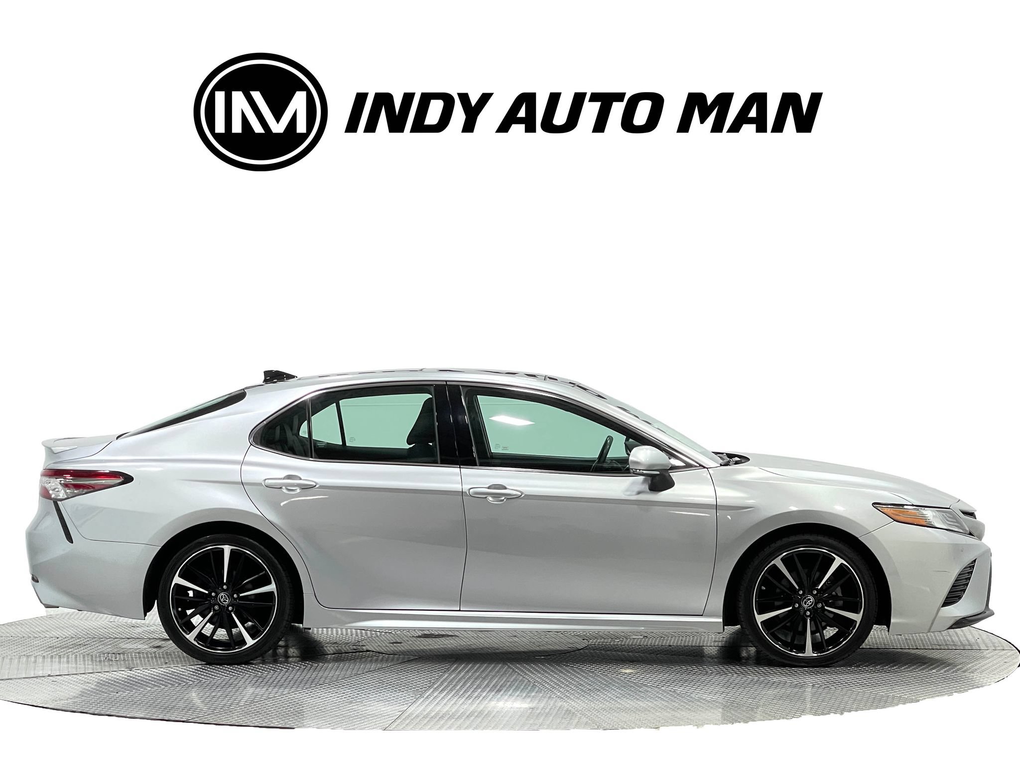 Used 2018 Toyota Camry XSE FWD image 3