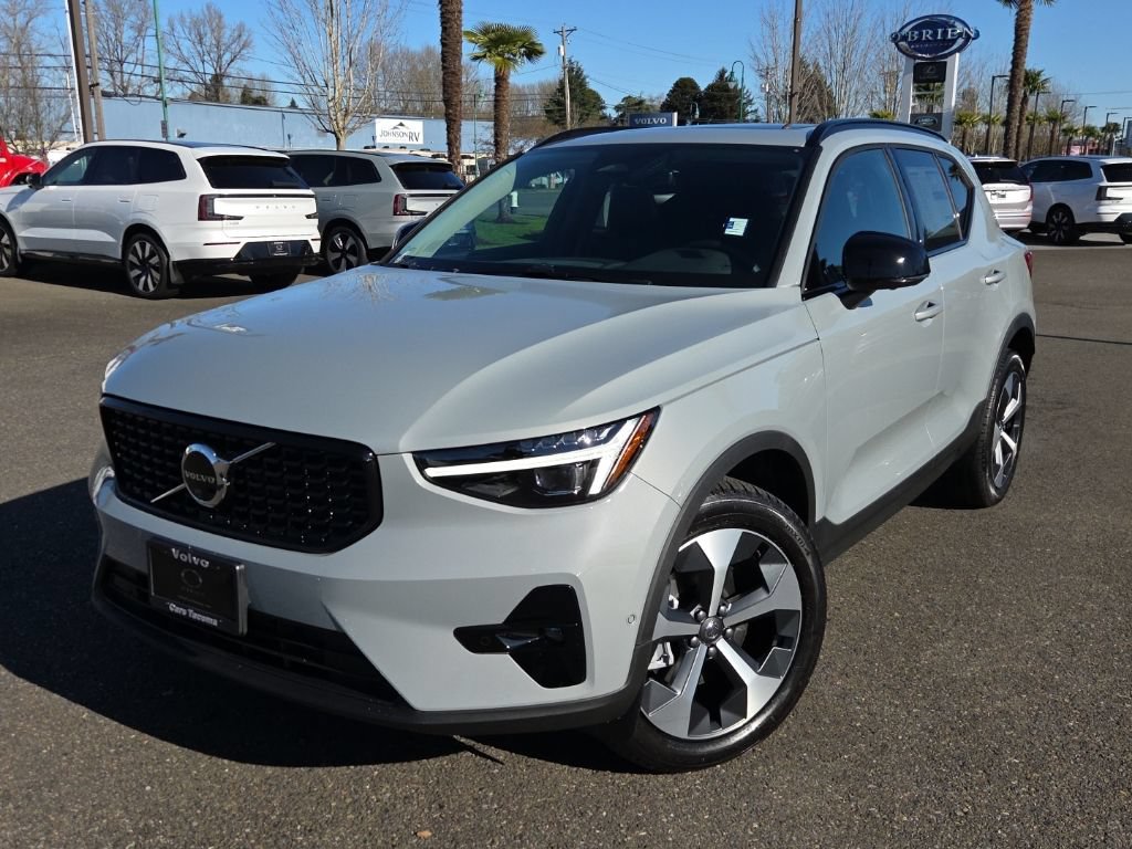 New 2026 Volvo XC40 B5 Plus w/ Protection Package Premier