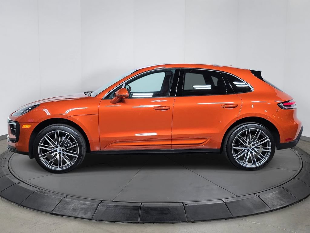 Certified 2025 Porsche Macan AWD/4WD image 2
