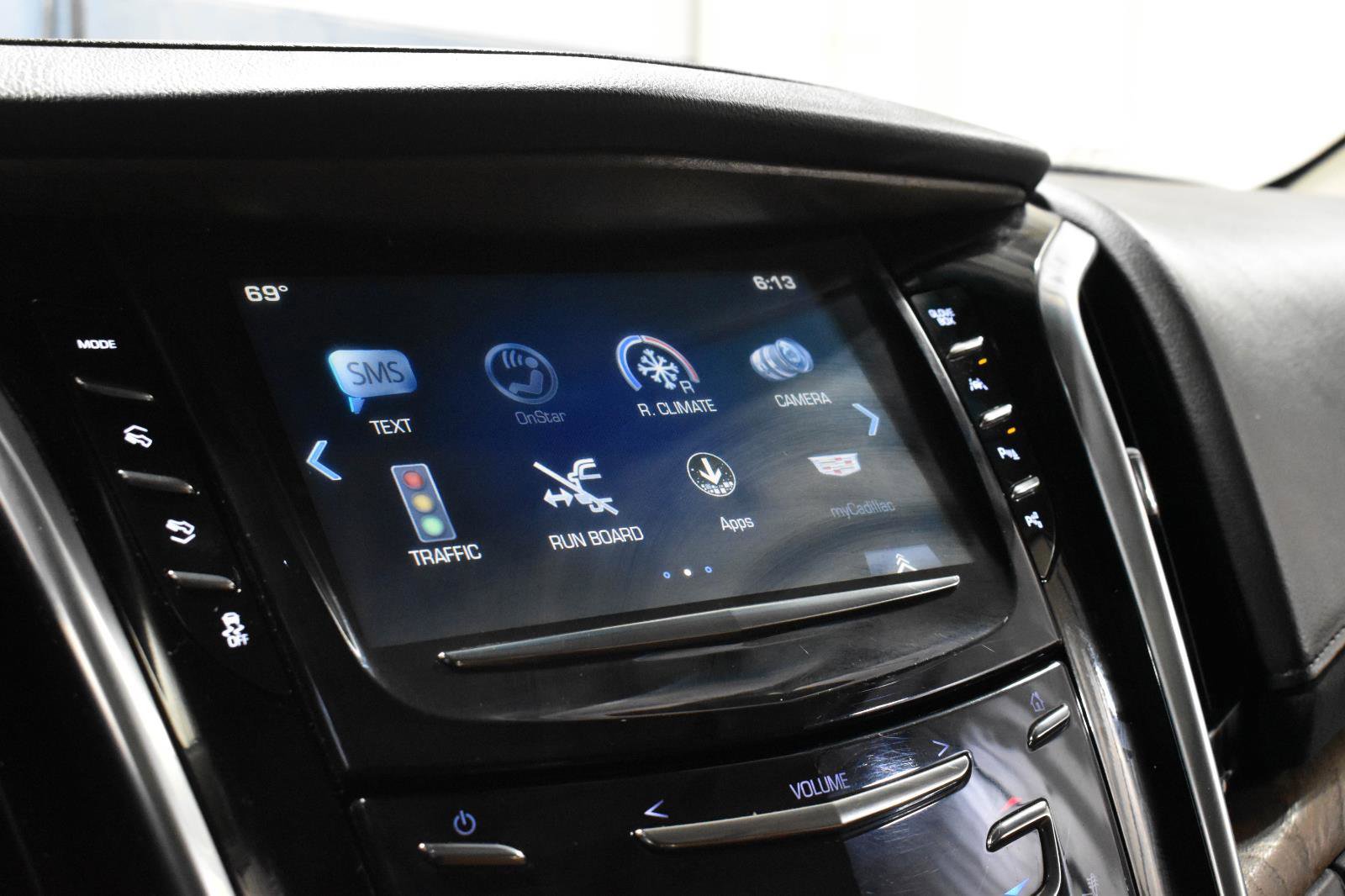 Used 2019 Cadillac Escalade ESV Premium Luxury AWD/4WD image 17
