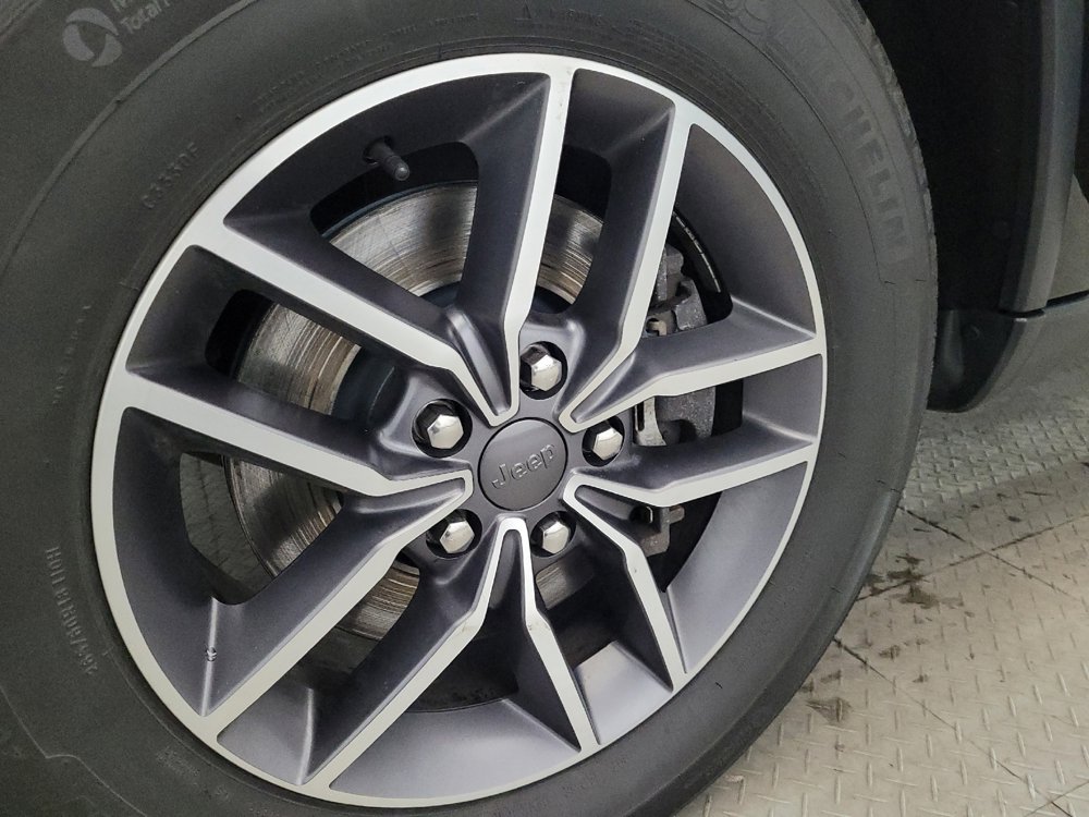 Used 2021 Jeep Grand Cherokee Limited image 31