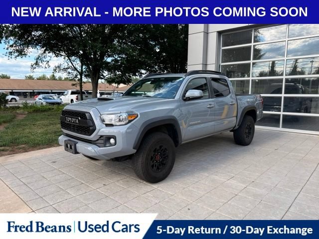 Used 2018 Toyota Tacoma TRD Sport AWD/4WD image 7