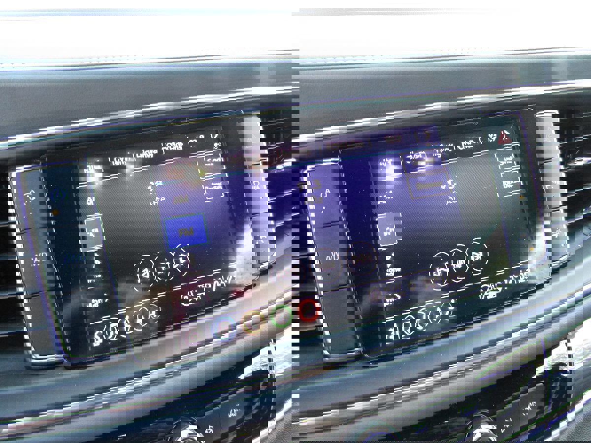 Used 2024 Buick Enclave Premium image 16