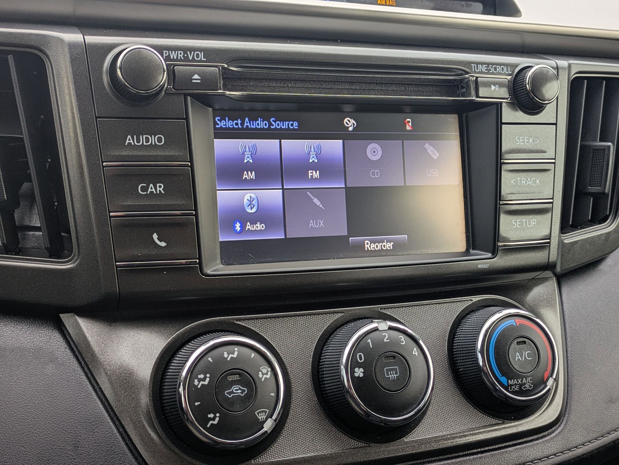 Used 2015 Toyota RAV4 LE image 18