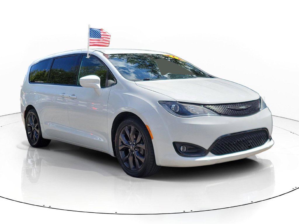Used 2018 Chrysler Pacifica Touring Plus w/ S Appearance Package FWD image 2