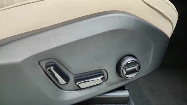 Used 2026 Volvo XC90 B6 Plus w/ Protection Package AWD/4WD image 39