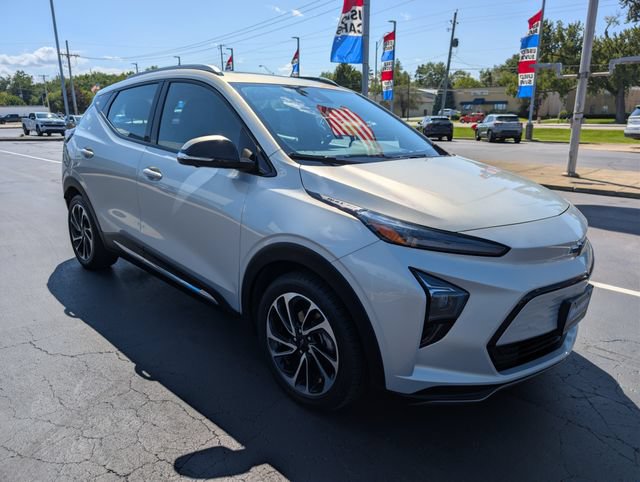 Used 2023 Chevrolet Bolt EUV Premier w/ Sun & Sound Package FWD image 7