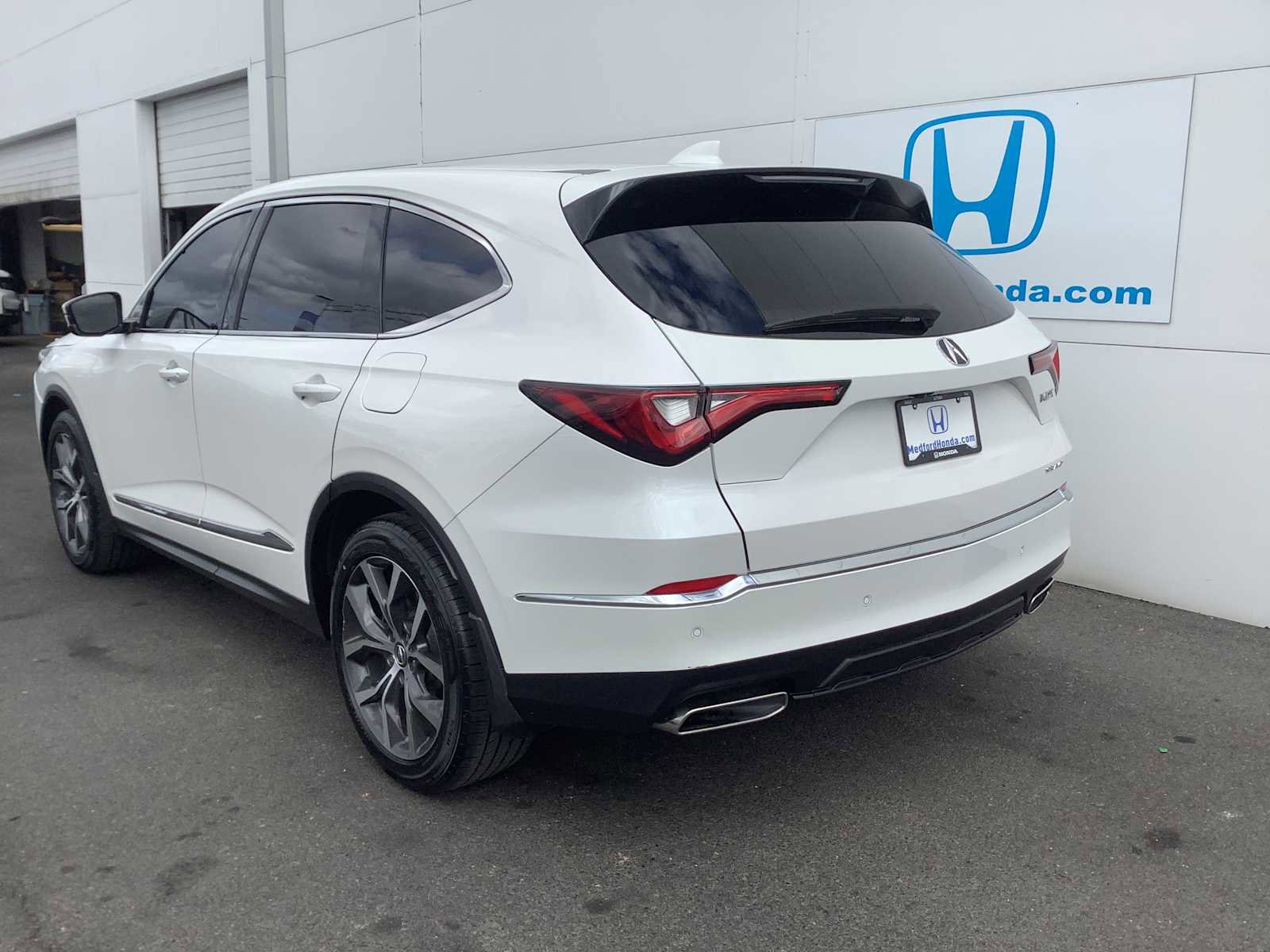 Used 2024 Acura MDX SH-AWD w/ Technology Package image 4