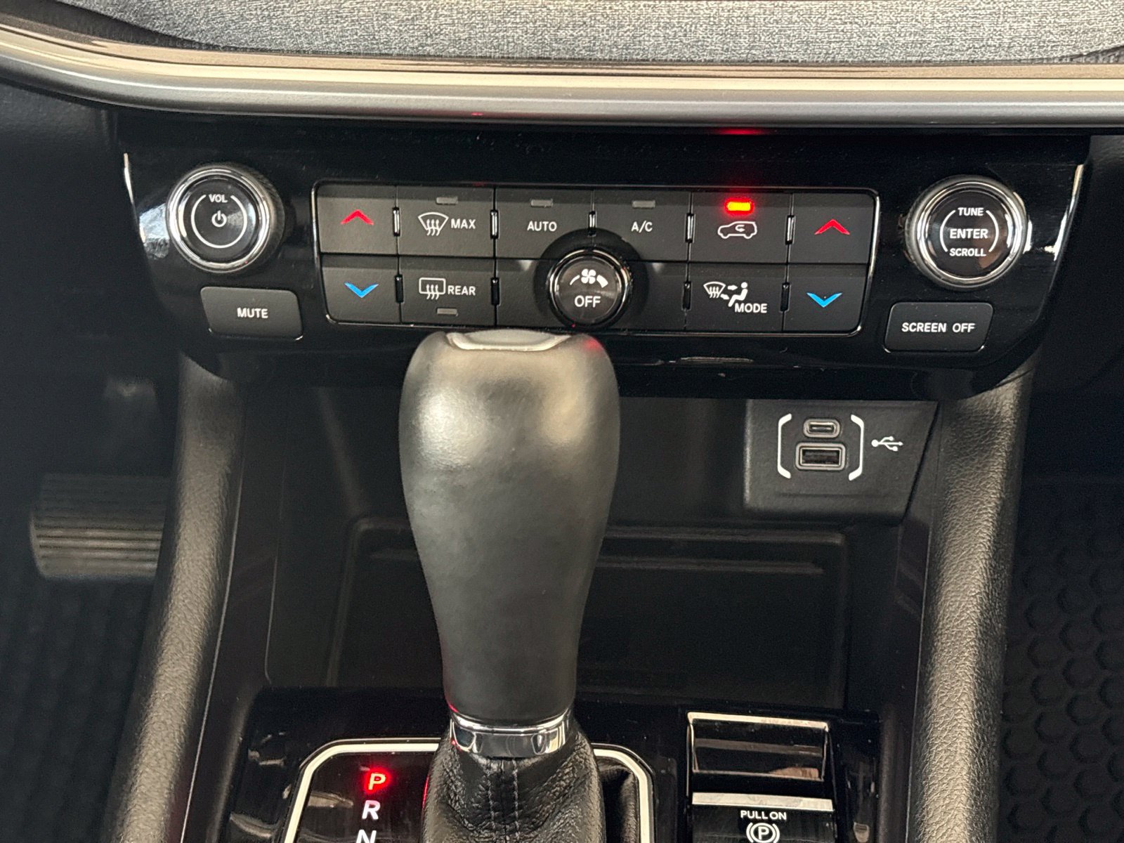 Used 2024 Jeep Compass Latitude w/ Sun and Sound Group AWD/4WD image 24