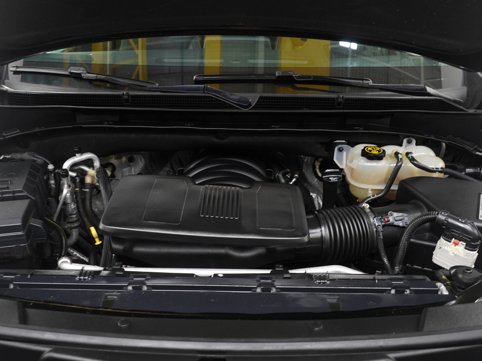 Used 2021 GMC Yukon XL AT4 w/ Technology Package image 28