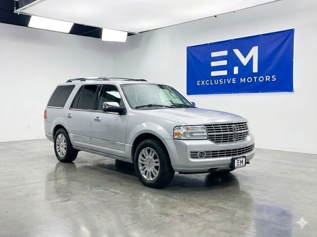 Used 2012 Lincoln Navigator L 4WD image 1