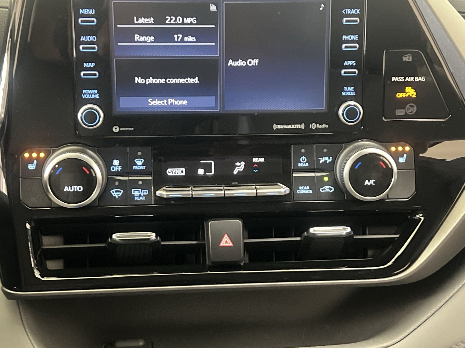 Used 2022 Toyota Highlander XLE AWD/4WD image 20