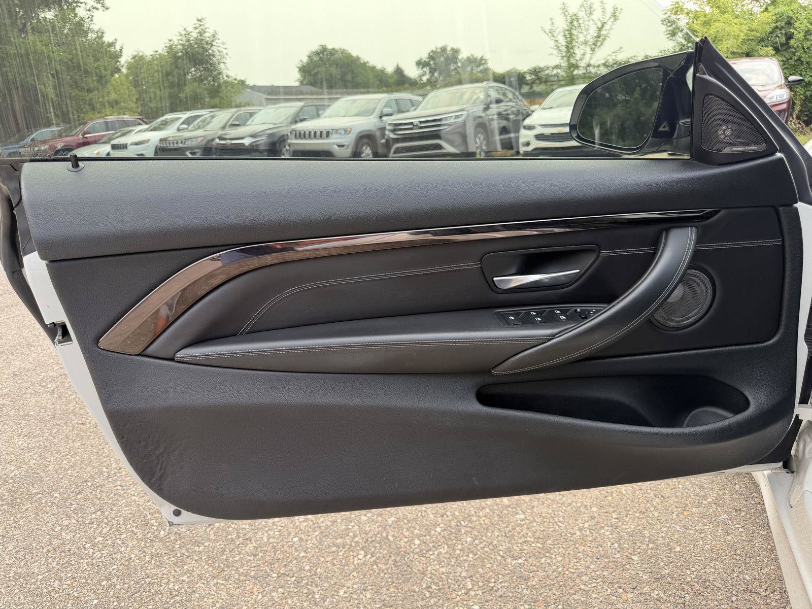 Used 2016 BMW M4 Convertible RWD image 13