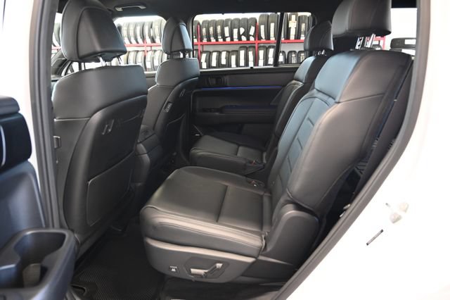 Used 2024 Hyundai Santa Fe Calligraphy AWD/4WD image 11