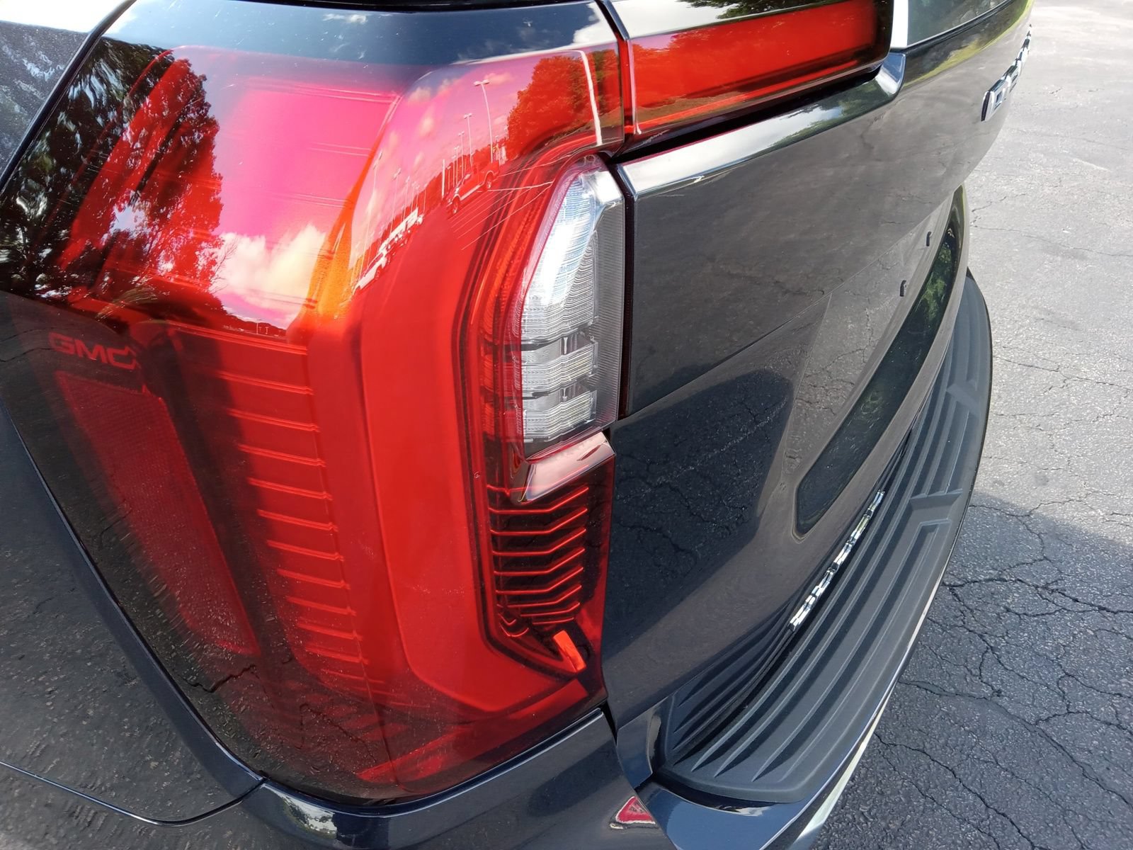 Used 2026 GMC Yukon Denali w/ Advanced Technology Package AWD/4WD image 8