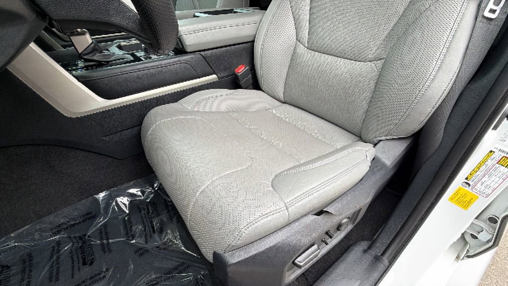 Used 2023 Toyota Tundra Limited AWD/4WD image 19