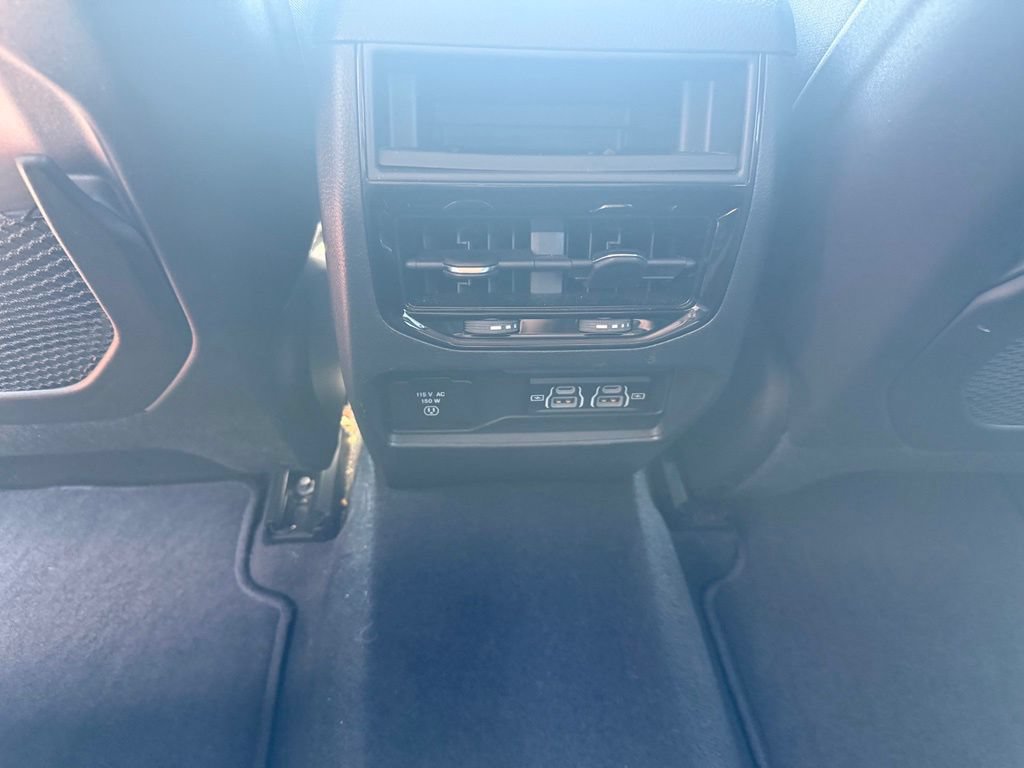 Used 2023 Jeep Grand Cherokee Laredo w/ Luxury Tech Group I AWD/4WD image 18