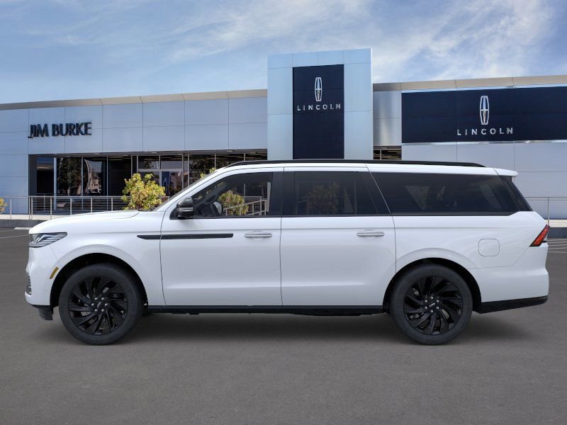 New 2026 Lincoln Navigator L Reserve AWD/4WD image 3