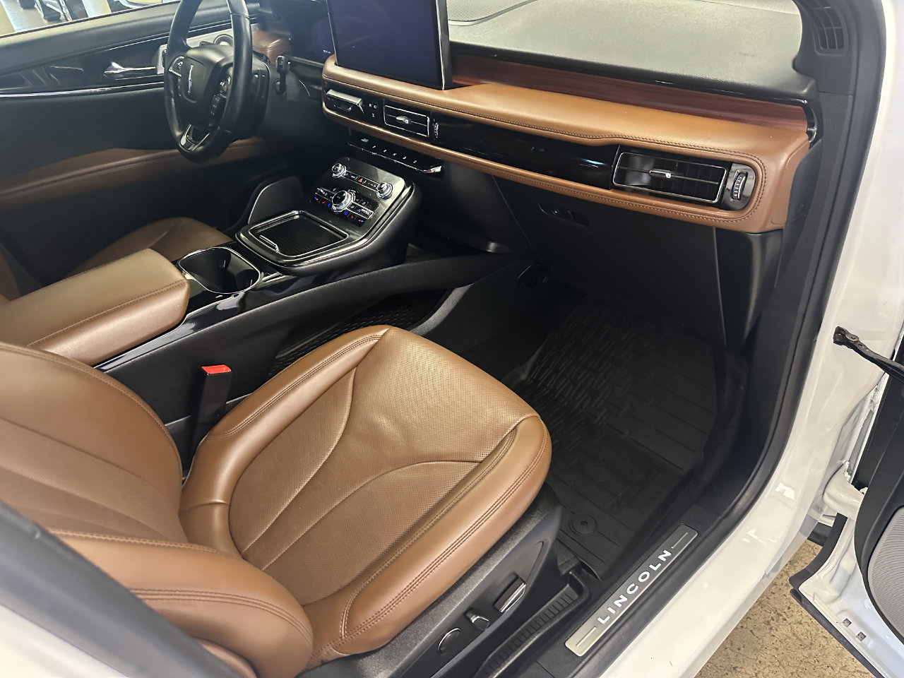 Used 2023 Lincoln Nautilus Reserve w/ Equipment Group 202A image 76