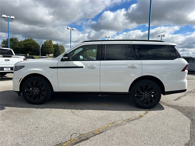 New 2025 Lincoln Navigator Reserve w/ Jet Appearance Package image 8