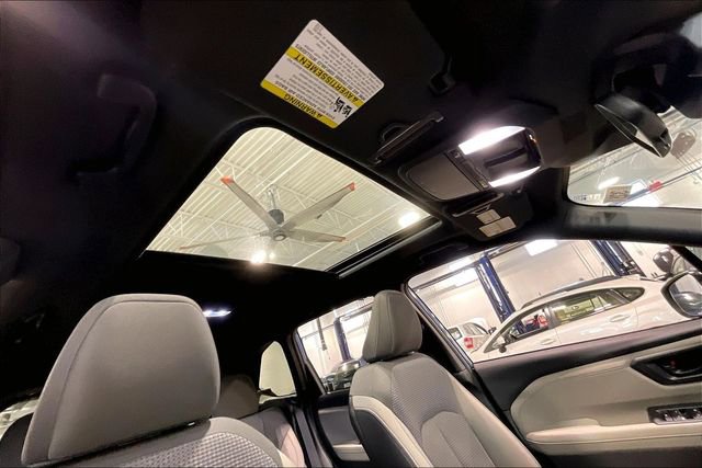 Used 2025 Subaru Forester Premium image 22