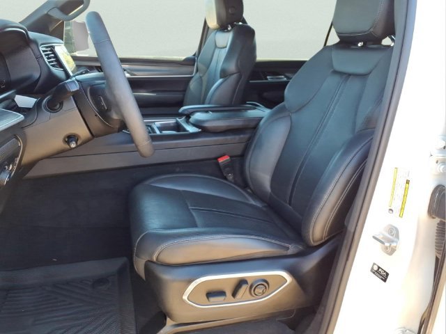 Used 2023 Jeep Wagoneer Series III w/ Preferred Equipment Group AWD/4WD image 20