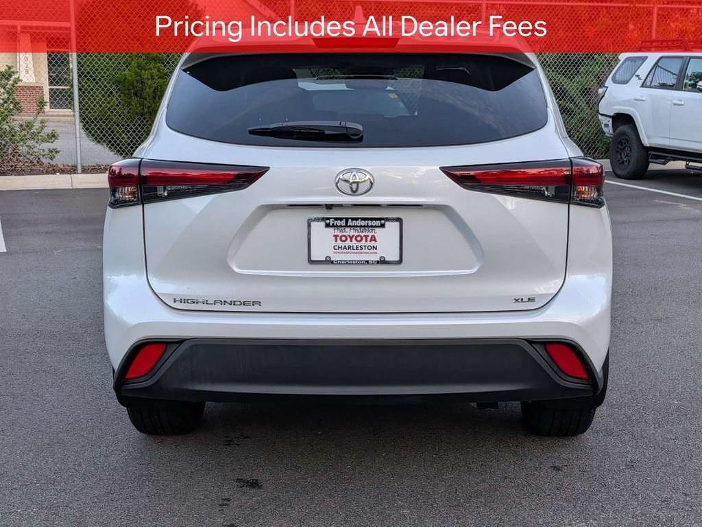 Used 2024 Toyota Highlander XLE FWD image 6