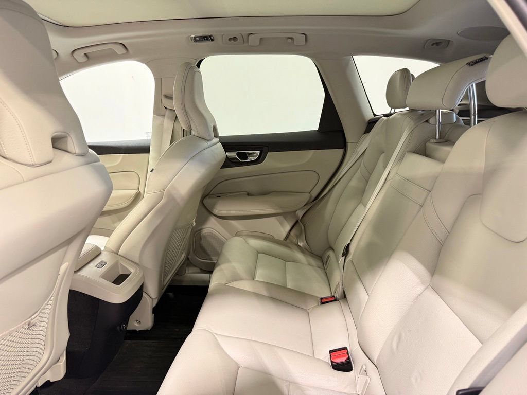 Used 2019 Volvo XC60 T6 Momentum AWD/4WD image 10