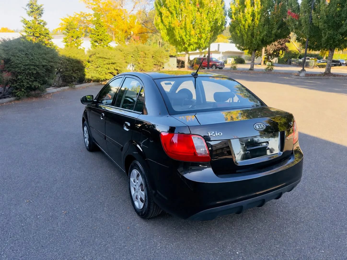 Used 2011 Kia Rio LX FWD image 3