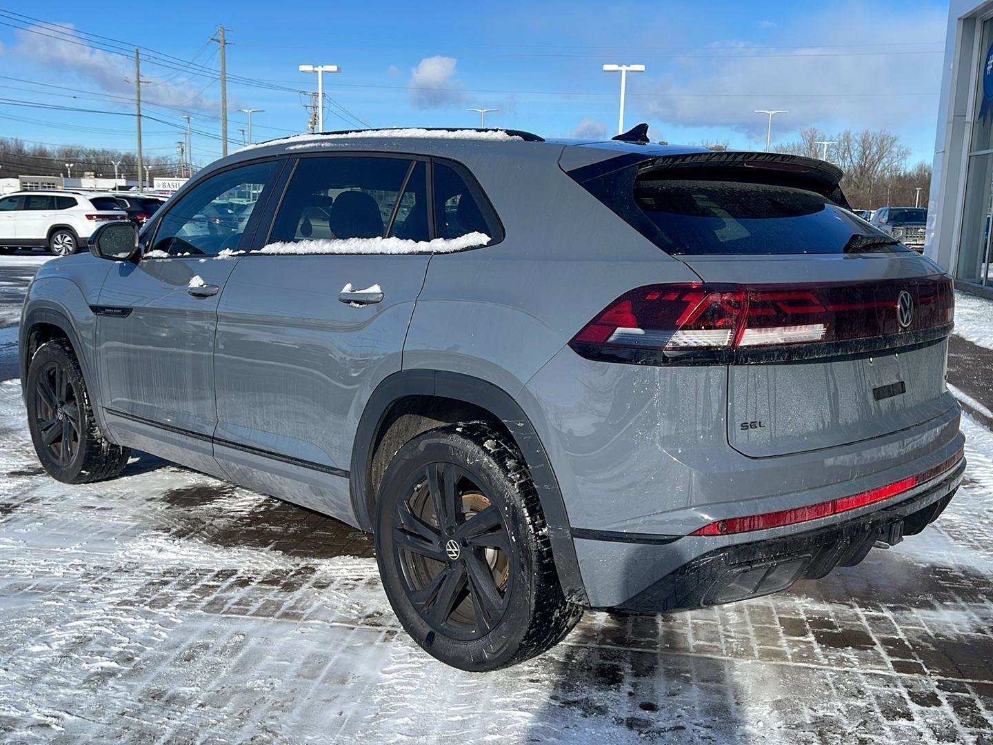 Used 2025 Volkswagen Atlas Cross Sport SEL R-Line image 6