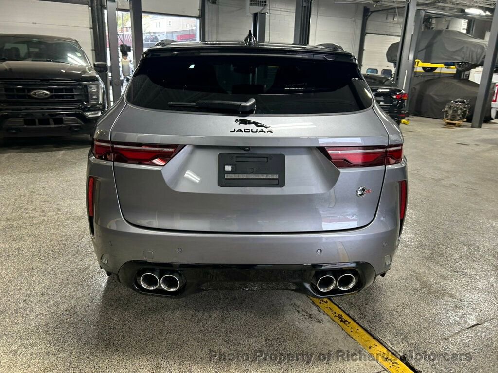 Used 2024 Jaguar F-PACE SVR image 4
