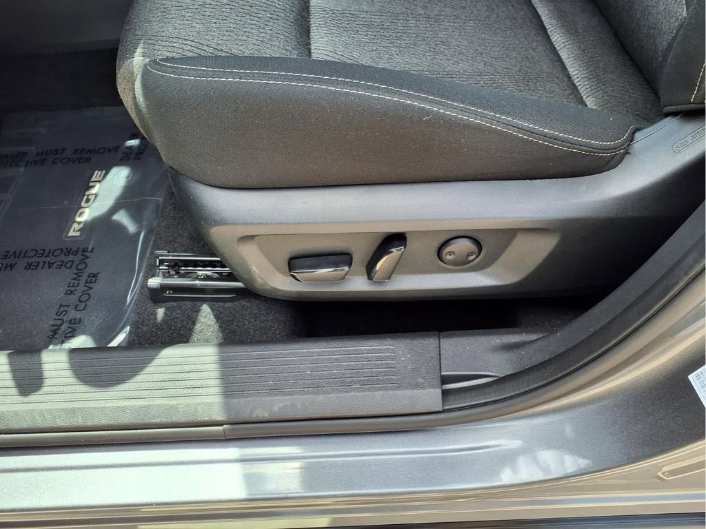 Used 2024 Nissan Rogue SV FWD image 20