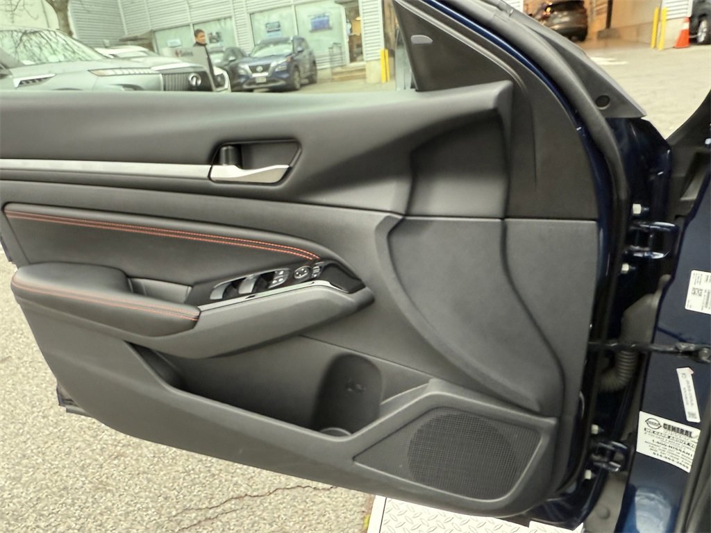 Used 2023 Nissan Altima 2.5 SR image 21