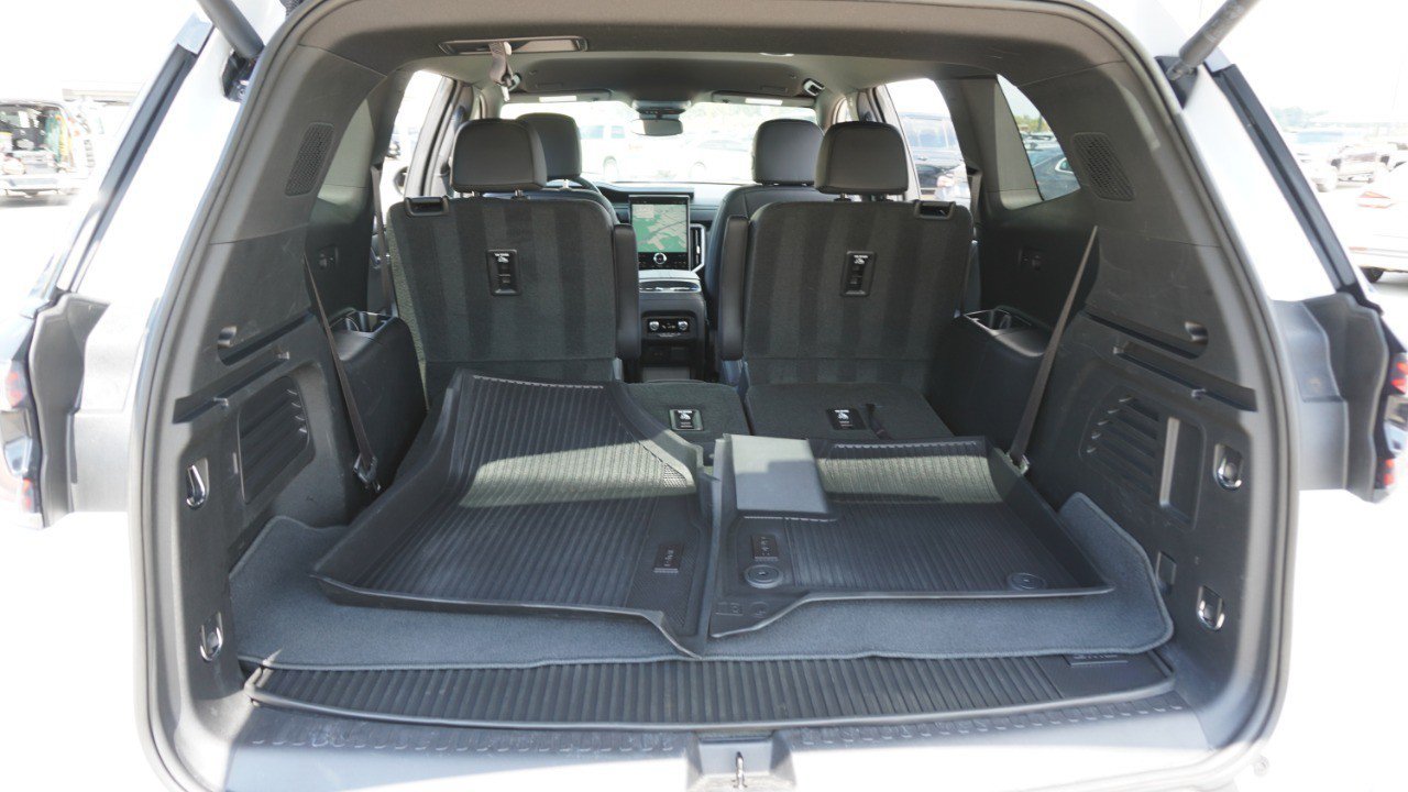 Used 2025 GMC Acadia Elevation w/ Elevation Premium Package FWD image 36